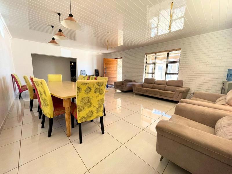 6 Bedroom Property for Sale in Chatsworth Western Cape